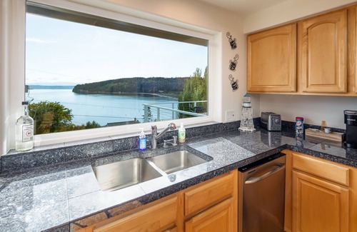 Camano Island House | Amazing Sunset/Whale/Water Views/2 Fire Pits/AC/Lots of Games and more!