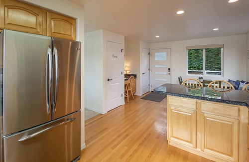 Camano Island House | Amazing Sunset/Whale/Water Views/2 Fire Pits/AC/Lots of Games and more!