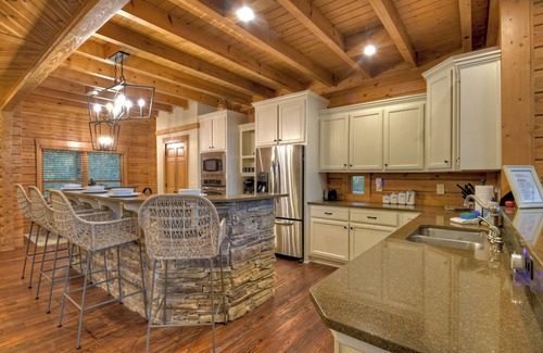 Unaka Cabin | Amazing Sweetwater Lodge - custom lakefront home with mountain views. Close to Blue Ridge!
