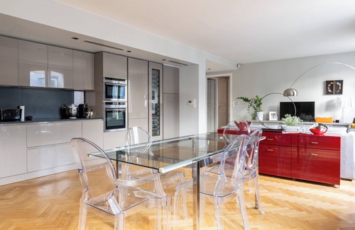 Porte-Saint-Martin Apartment | Amazing Terrasse View 2 BD Apartment - République