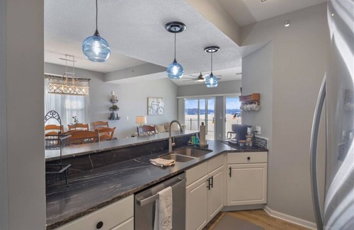 Lakeland Condo | AMAZING TOP FLOOR LAKE VIEWS! UPDATED CONDO, 3 BR/2BA, GREAT LOCATION, 39' SLIP