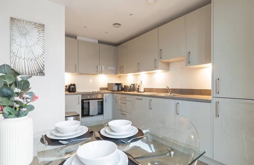 Highbury West Apartment | Amazing Tourist Location - Oasis