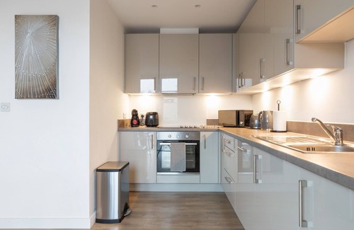 Highbury West Apartment | Amazing Tourist Location - Oasis