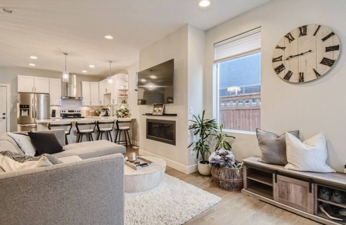 West Colfax House | Amazing Townhome w/Rooftop Deck in W. Denver