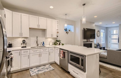 West Colfax House | Amazing Townhome w/Rooftop Deck in W. Denver