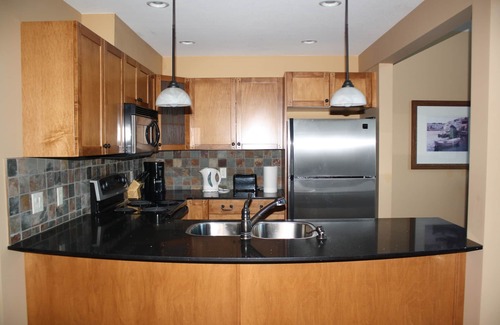 Central Okanagan Cottage | Amazing unobstructed Lake Okanagan view at Resort - off season rates