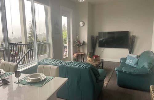 Upper Ten Oaks House | Amazing Valley View - modern 2 bedroom suite