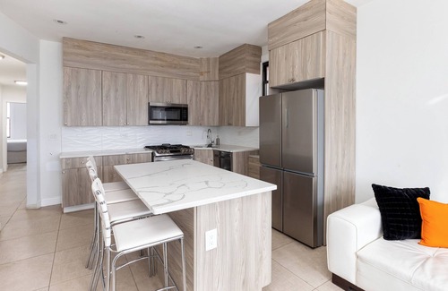West New York Apartment | Amazing Value! 7Bedrooms/4Baths 20 min to NYC