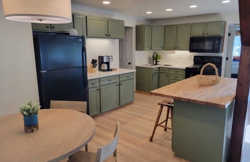 Wautoma Cabin | Amazing view, hot tub, sauna, fireplace, pet friendly, pier, kayaks, paddleboard