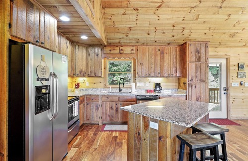 My Mountain Cabin | Amazing View, Hot Tub, Game Room, Pet Friendly