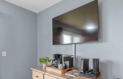 Long Beach Apartment | AMAZING VIEW, Studio, Walk to Town (Room)