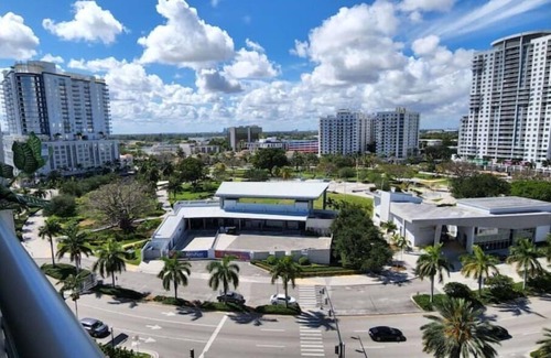 Downtown Hollywood Condo | Amazing view, stylish & Lovely, 1 mile to beach famous hollywood beach broadwalk