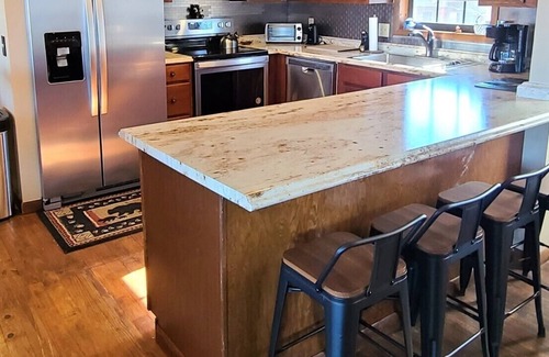 Young Harris House | Amazing views of Lake Chatuge in Hiawassee at Little Bear Lodge Main level