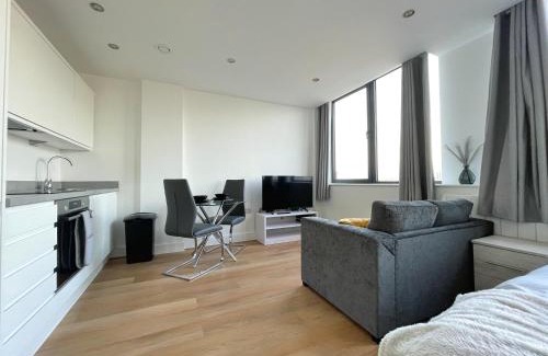 Old Trafford Apartment | Amazing Views of the City
