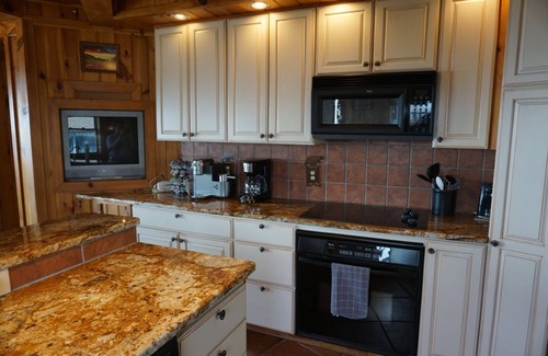 Banner Elk House | Amazing Views of Beech Mountain, Walk to Ski Slopes!