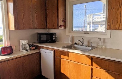Florence House | Amazing Views, Sleeps 6 - Pacific Pearl