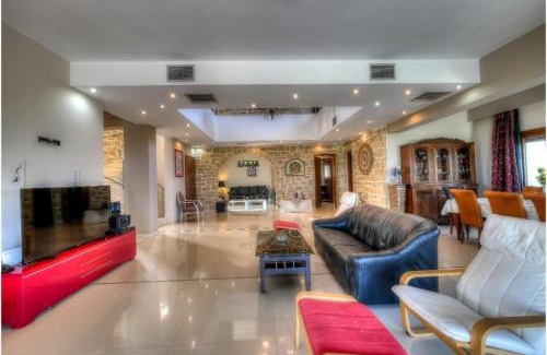 Agia Paraskevi Villa | Amazing Villa Arios