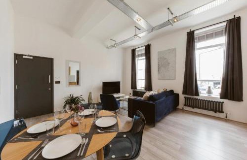 Turnham Green Apartment | Amazing warehouse conversion apartment in Chiswick