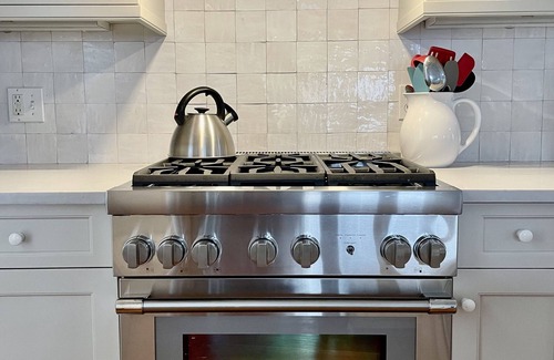 Madequecham House | AMAZING! XLG PRIVATE POOL&TENNIS,WALK TO BEACH,VIEWS,NEWLY RENOVATED,SLEEPS 8-10