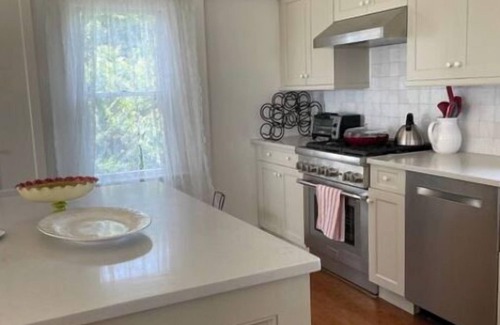 Madequecham House | AMAZING! XLG PRIVATE POOL&TENNIS,WALK TO BEACH,VIEWS,NEWLY RENOVATED,SLEEPS 8-10