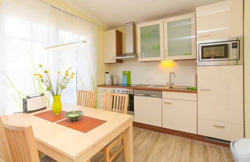 Barth House | Amber house