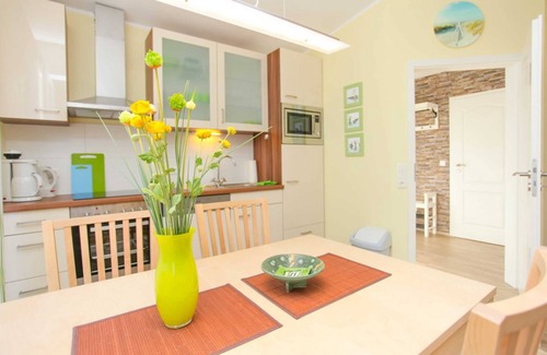 Barth House | Amber house