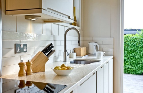 Cheddar Cabin | Amber Lodge, Strawberryfield Park - a lodge that sleeps 2 guests in 1 bedroom