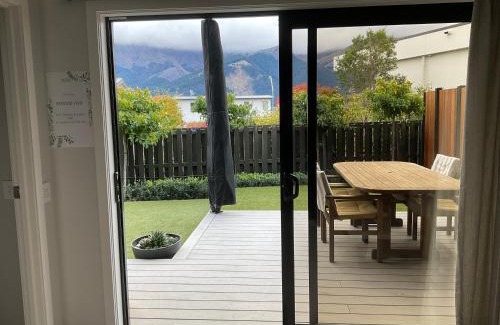 Kelvin Heights Apartment | Amber view