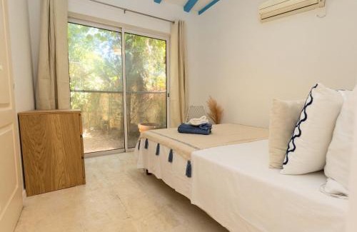 Bedarrides Villa | Ambiance Jacuzzi Halloween - Idéal couples et petites familles - 15min Parc Spirou - Nocturnes les 25, 30, 31 octobre et le 1er novembre - Jardin - 15min Avignon - Parking privé gratuit - Charme provençal