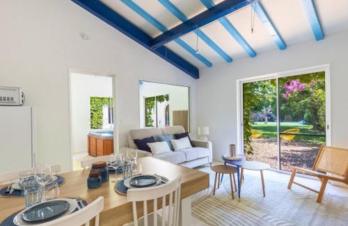 Bedarrides Villa | Ambiance Jacuzzi Halloween - Idéal couples et petites familles - 15min Parc Spirou - Nocturnes les 25, 30, 31 octobre et le 1er novembre - Jardin - 15min Avignon - Parking privé gratuit - Charme provençal