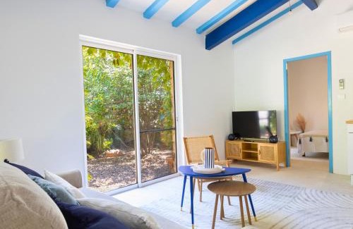 Bedarrides Villa | Ambiance Jacuzzi Halloween - Idéal couples et petites familles - 15min Parc Spirou - Nocturnes les 25, 30, 31 octobre et le 1er novembre - Jardin - 15min Avignon - Parking privé gratuit - Charme provençal