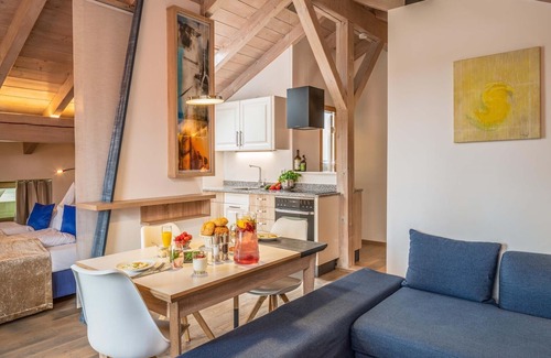 Pelham Apartment | Ambiente, 53 qm Dachgeschoss, 1 separates Schlafzimmer