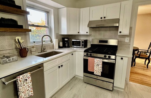 New Rochelle House | Amelia House - Newly Renovated 3bed-n1ba home in serene area