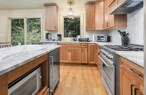 Weaverville House | Amenity-Packed Holiday Home