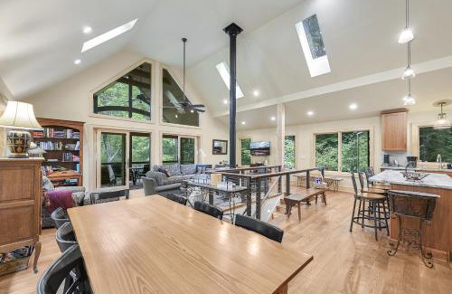 Weaverville House | Amenity-Packed Holiday Home