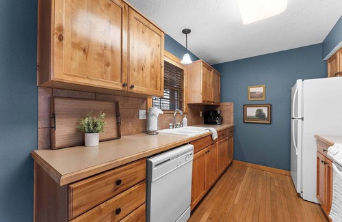 Reeds Spring Cabin | America's Cabin! 3 Pools! By Silver Dollar City!