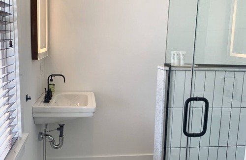Greenport Hotel | American Beech in Greenport - Deluxe King Suite 11