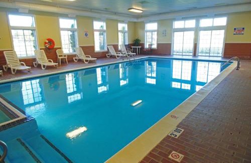 Houghton Lake Hotel | American Inn and Suites Houghton Lake