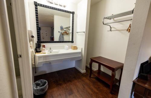 Russellville Hotel | American Inn & Suites Russellville