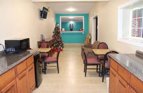 Paris Hotel | American Inn & Suites