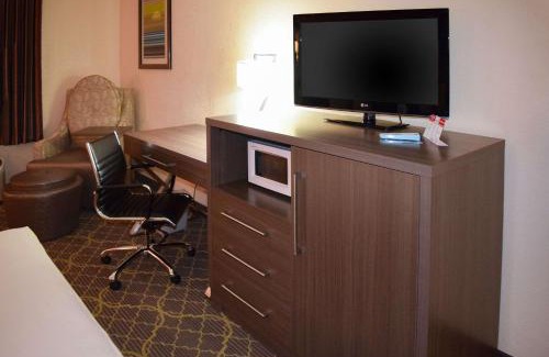 West Memphis Hotel | American Inn & Suites West Memphis