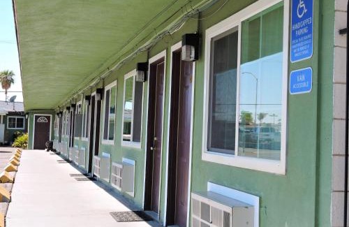 Sunrise Manor Hotel | American Inn