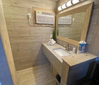 Northwest Pensacola Hotel | American Inn