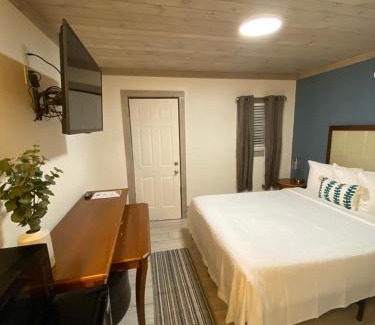 Northwest Pensacola Hotel | American Inn