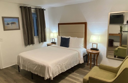 Northwest Pensacola Hotel | American Inn