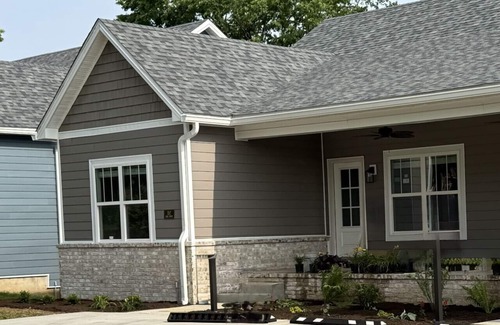 Versailles House | American Pharoah Cottage | 3BR Downtown Versailles