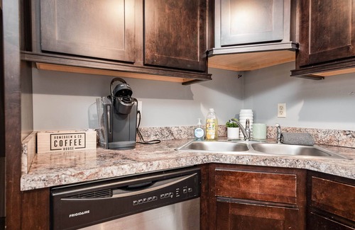 Jeffersonville Apartment | American Pharoah Twin Spires Suite