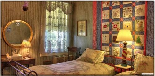 Georgetown Hotel | American River Inn
