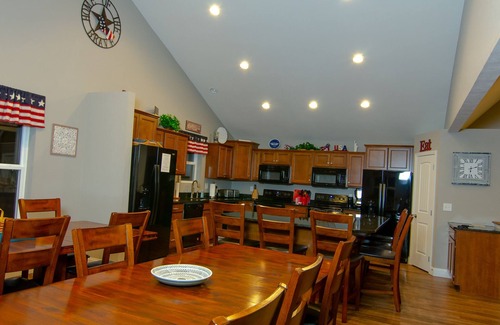 La Follette House | American Spirit: Enjoy the Fall colors! Take a day trip to Pigeon Forge!