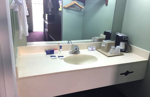Manchester Hotel | Americas Best Value Inn Manchester, TN
